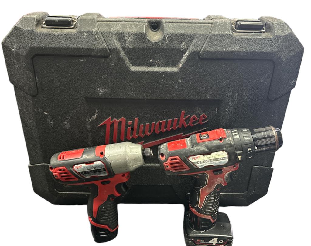 Milwaukee M12 Drill Set