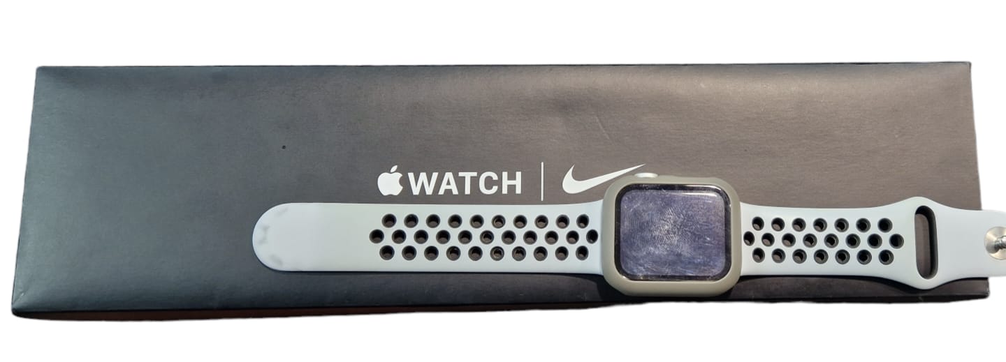 Apple Watch SE- Silver - 40MM - Platinum/ Black Nike Sport Band - Boxed