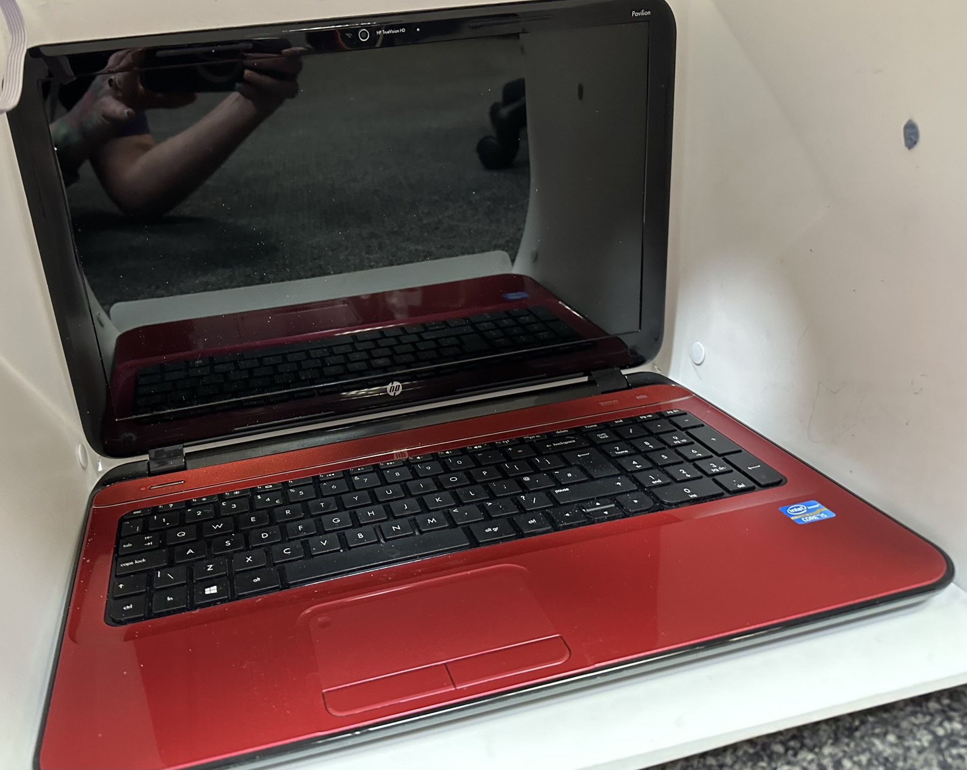 HP Pavillion 4gb Laptop Red 