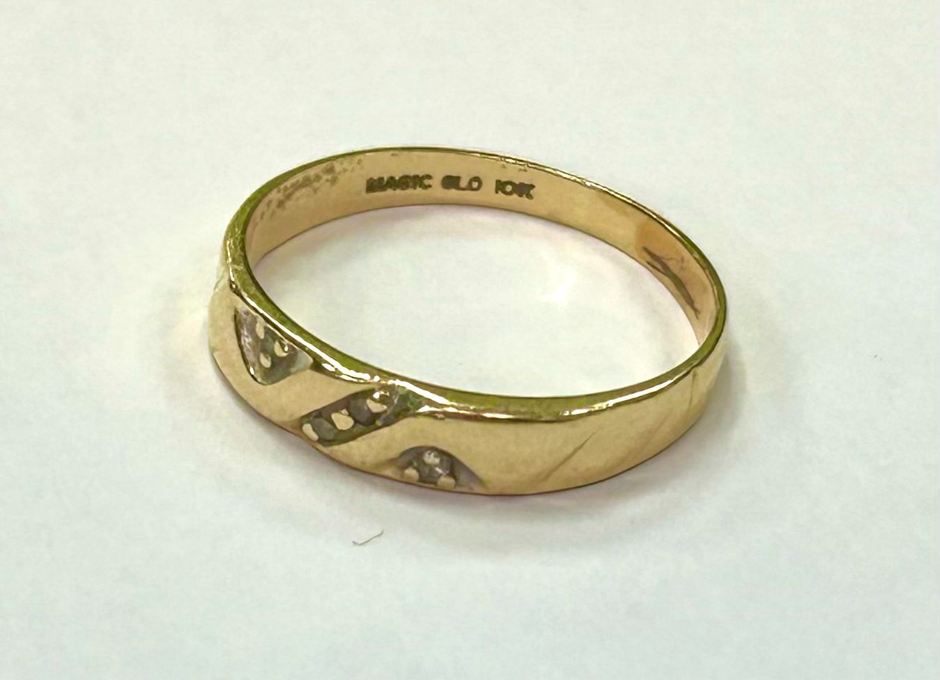 9 ct Gold Ring - 1.62g - (size 5.5)