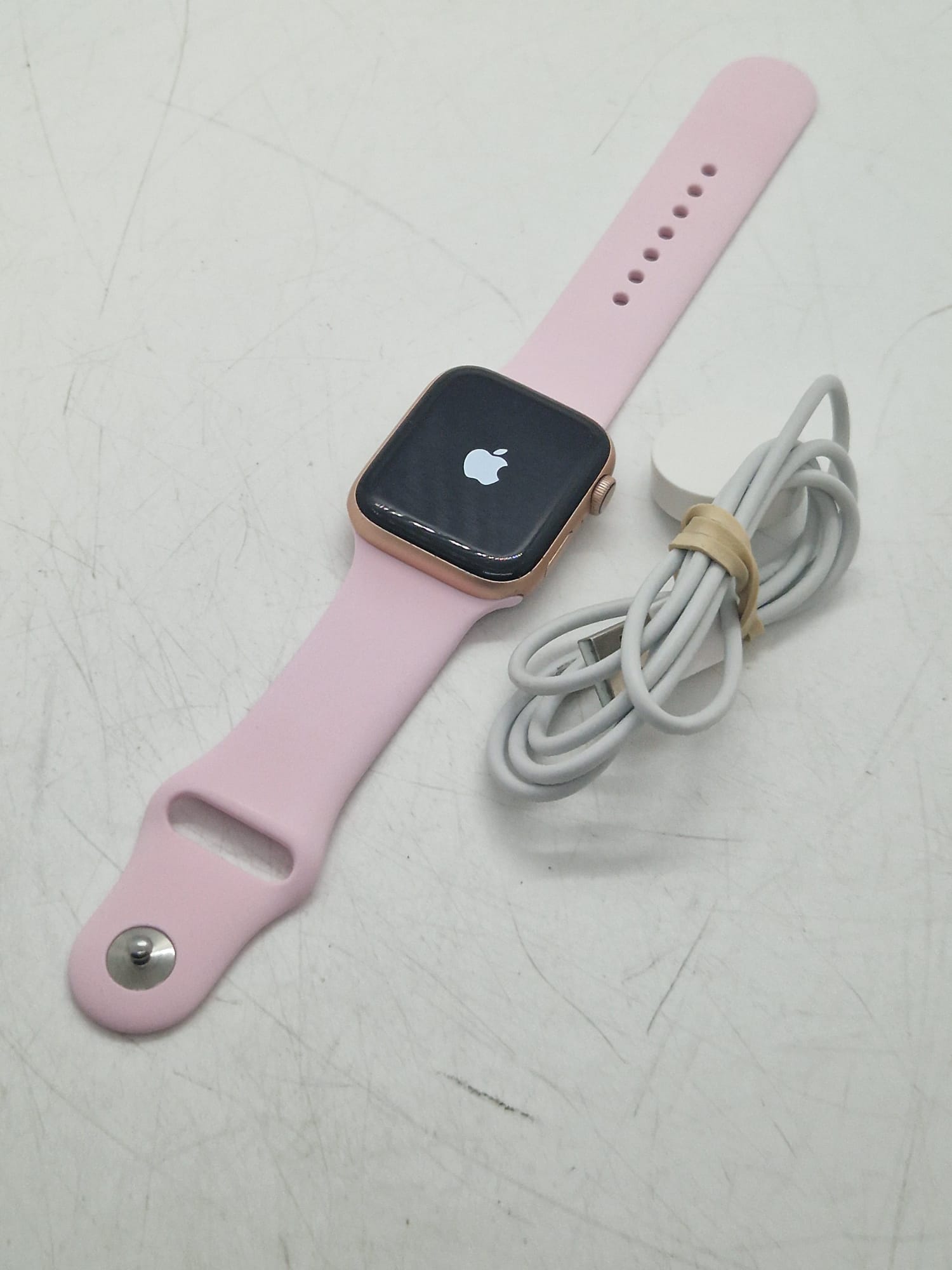 Apple Watch Series 4 GPS 44 mm Gold Aluminum Case with Pink Sand Sport Band