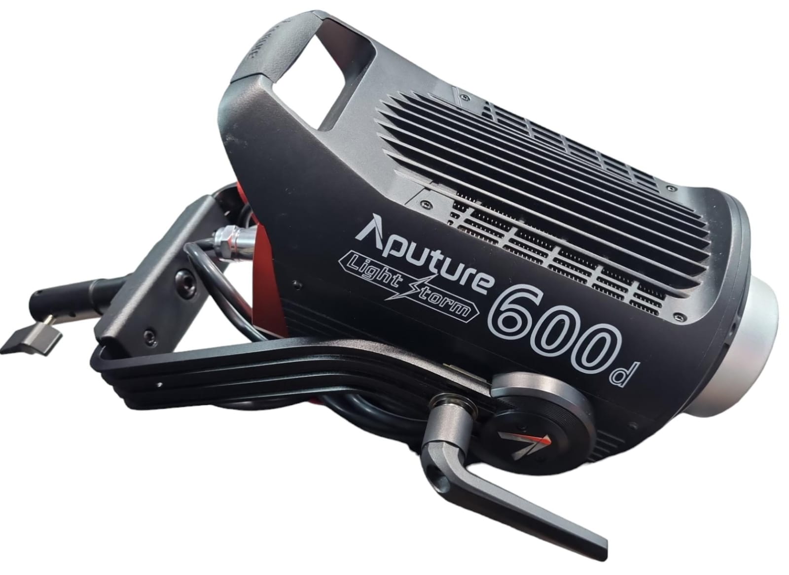 Aputure LS 600D 600W LED Light(V-Mount) incredible 8,500+ lux with the HyperReflector