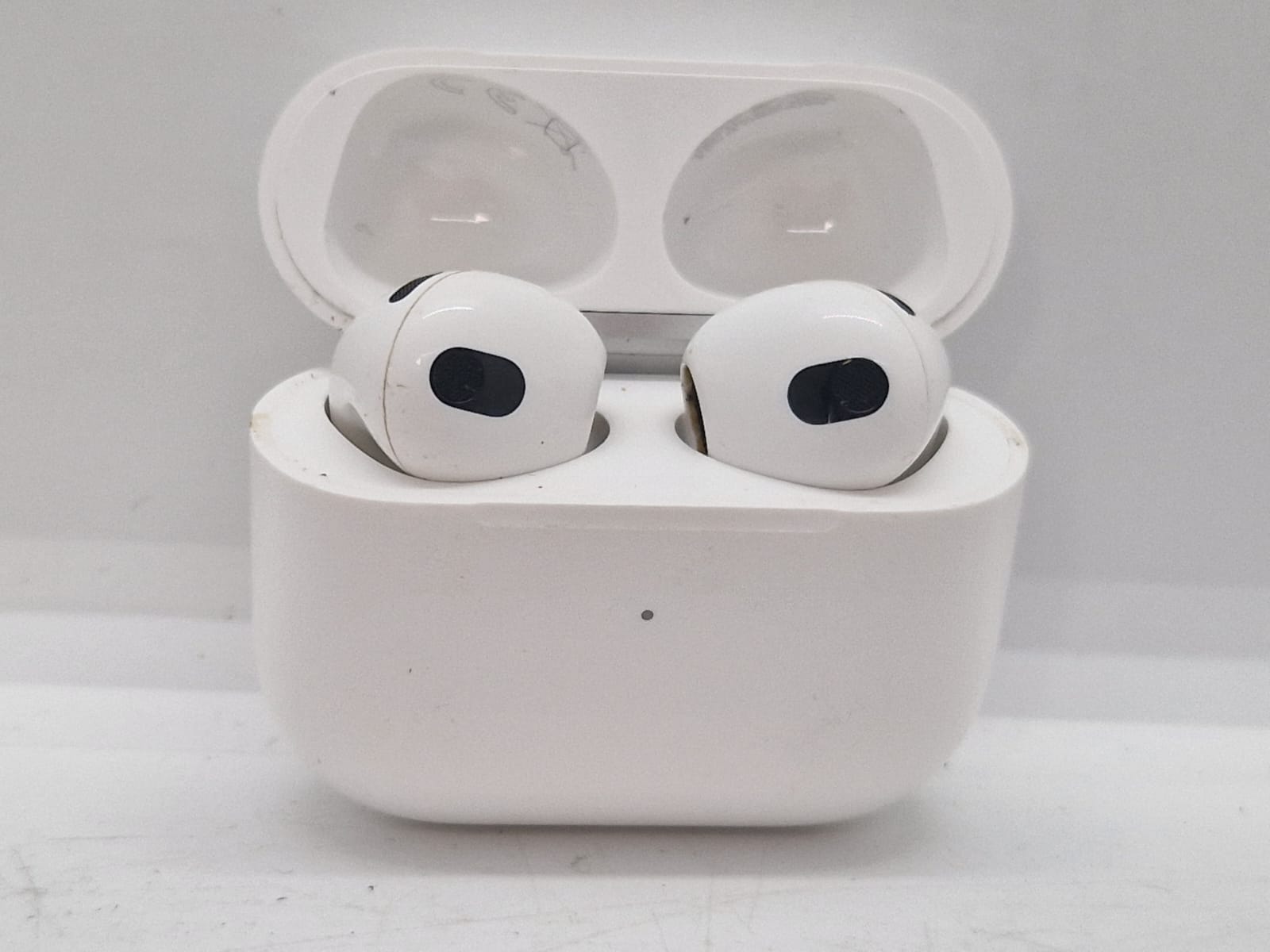 Apple AirPod Gen 3 With Wired Charging Case