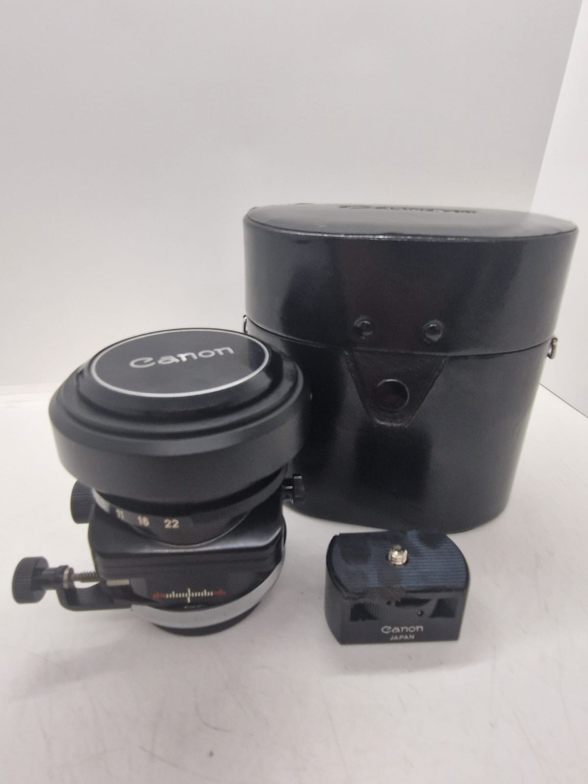 CANON FD TS 35mm / 1:2.8 S.S.C. Tilt/Shift Lens