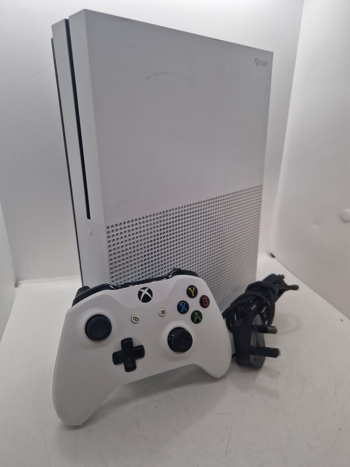 Microsoft Xbox One S 1681 1TB Gaming Console - White